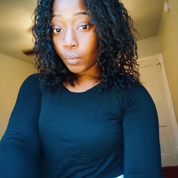 Meet your Posher, Cathia - Picture 6 of 13